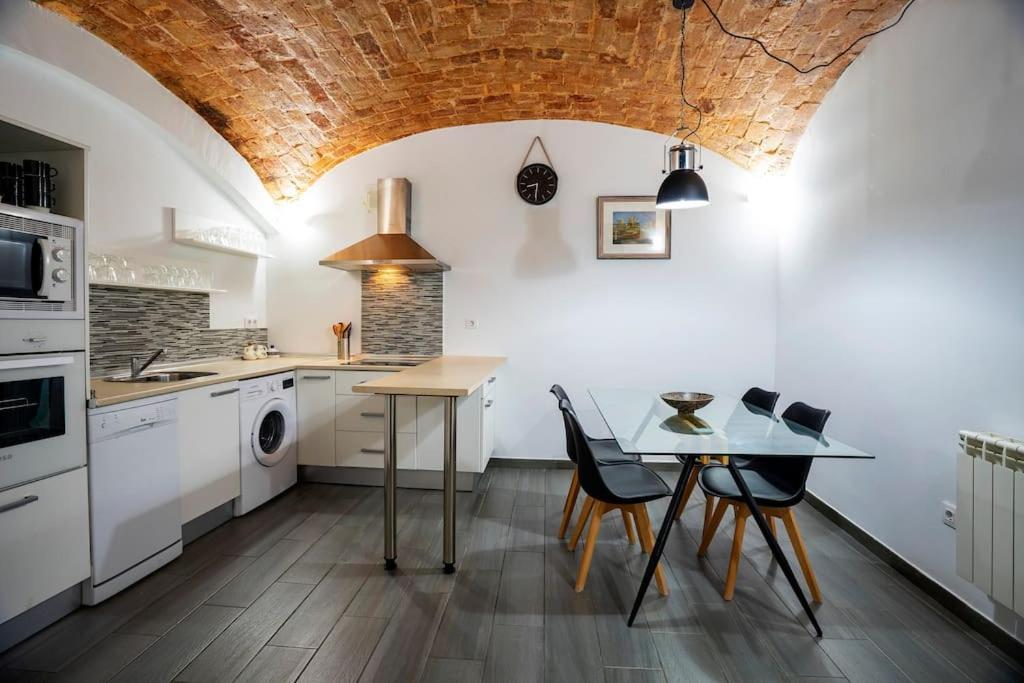 Apartamento El Castuo Centro Historico Con Parking Caces Exterior foto