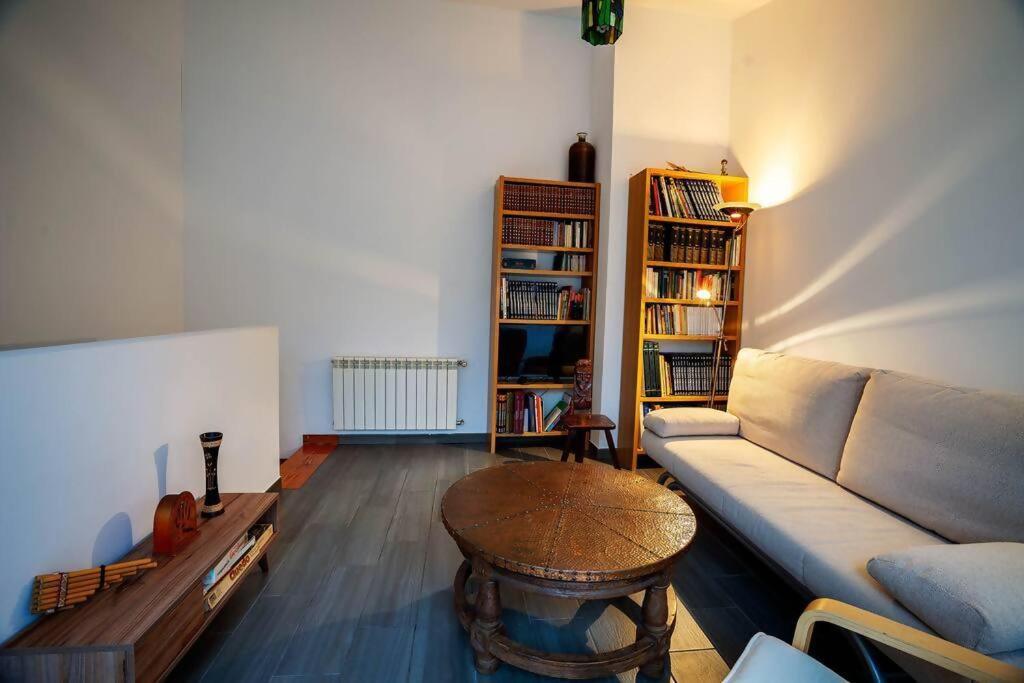 Apartamento El Castuo Centro Historico Con Parking Caces Exterior foto