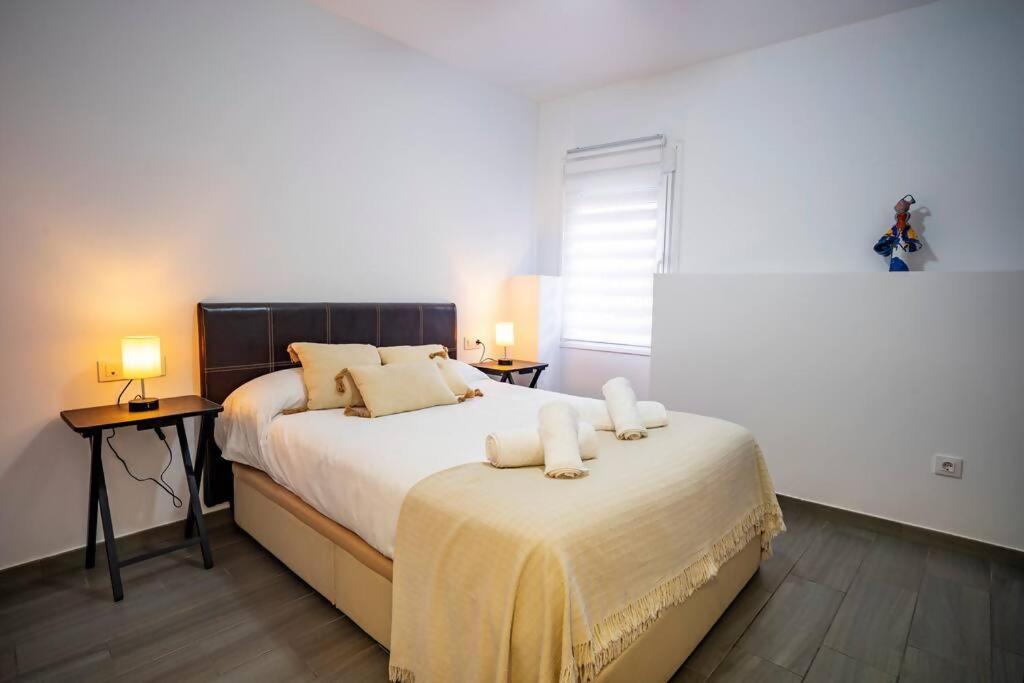 Apartamento El Castuo Centro Historico Con Parking Caces Exterior foto
