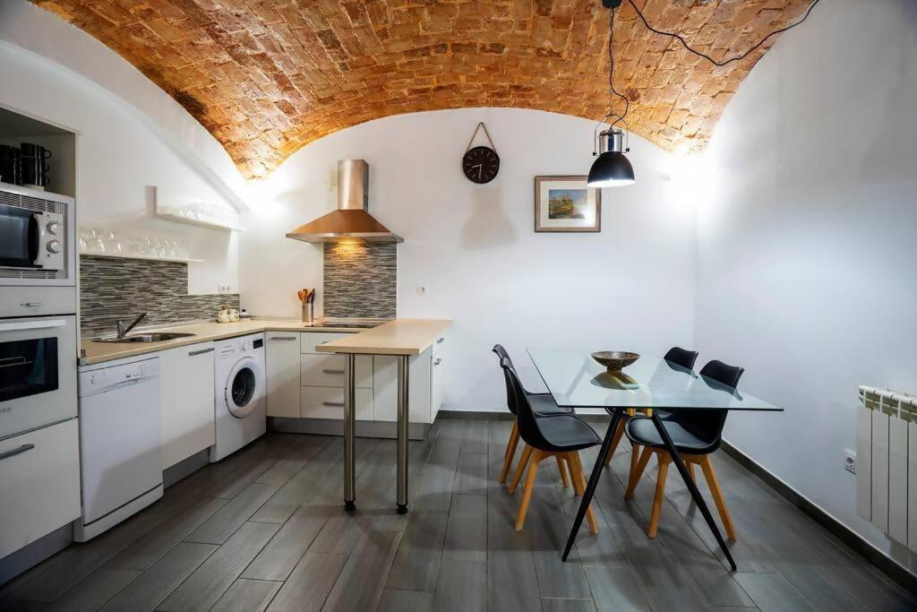Apartamento El Castuo Centro Historico Con Parking Caces Exterior foto
